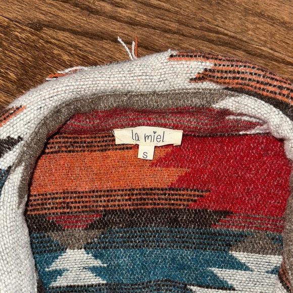 Women's Aztec Patterned Shacket - Picture 3 of 7